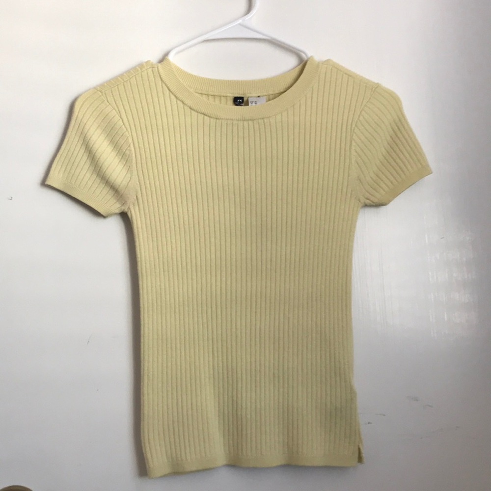 H&M YELLOW RIBBED TEE